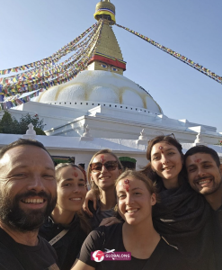 Fem osteopatstuderende på humanitær praktik i Nepal