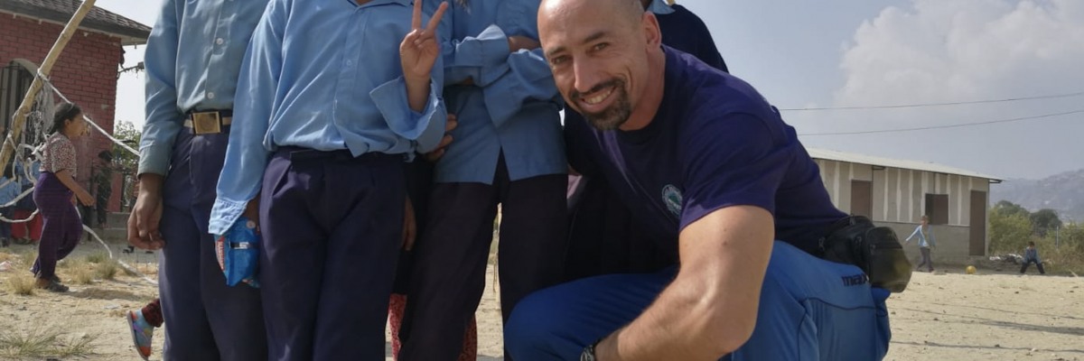 sportscoach og humanitært arbejde i Nepal