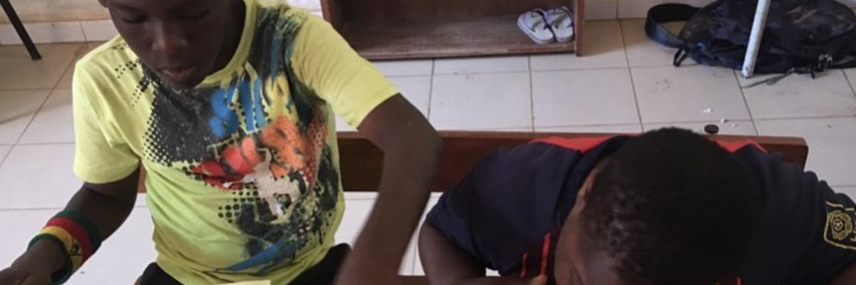 Studerende i praktik inden for socialt arbejde i Senegal