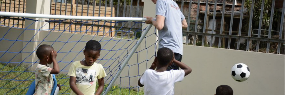 humanitært forløb med undervisning og uddannelse i Afrika