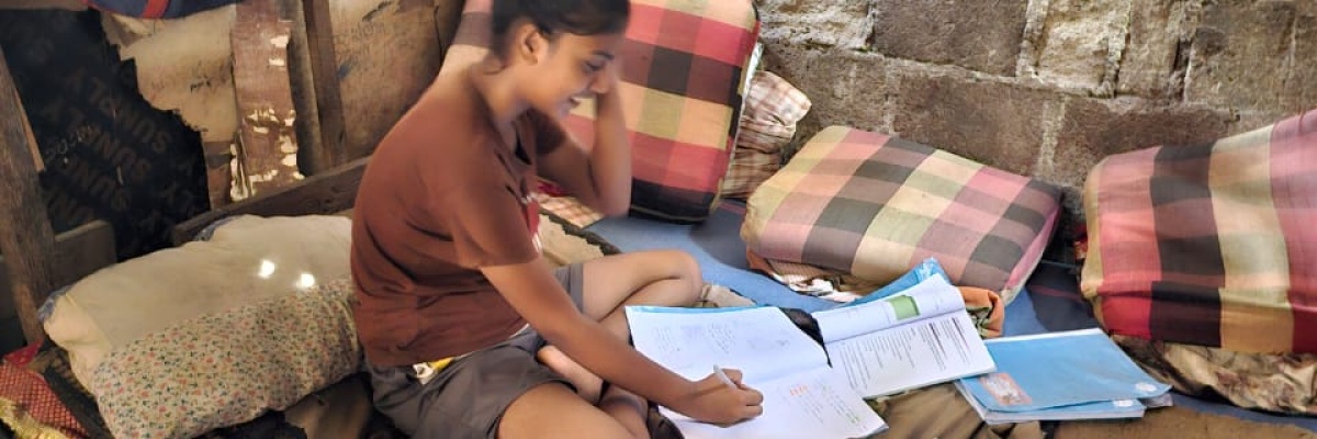Usundt hus uden vinduer i Sri Lanka