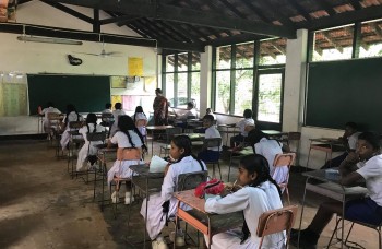 Undervisning i engelsk for børn på Sri Lanka