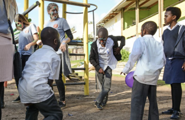 Assistere det sundhedsfaglige personale på et hospital i Sydafrika