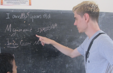 Gruppe af VITA Explorers, der underviser marokkanske unge i engelsk
