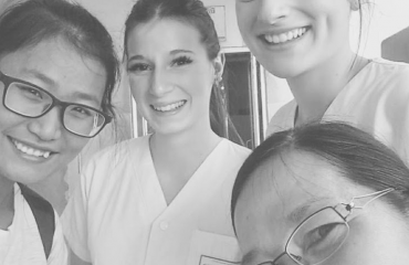 Sygeplejestuderende i praktik i Cambodja