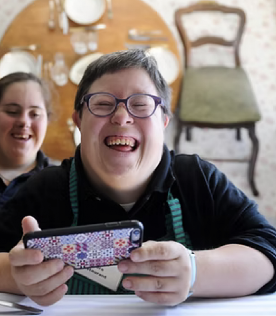 Gruppe af VITA Explorers på inklusionshostellet i Barcelona på et socialt ophold